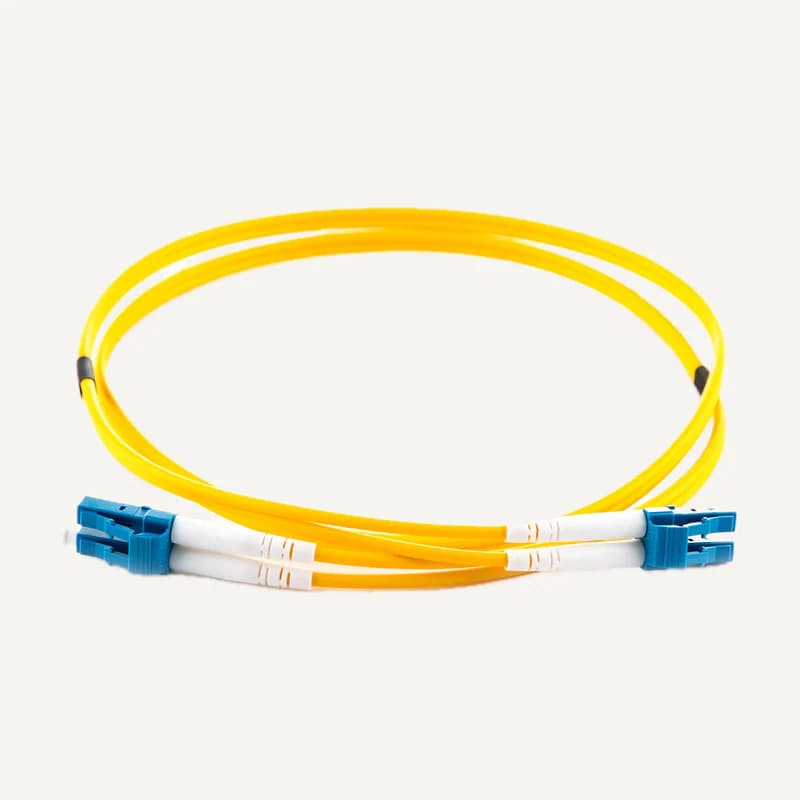 Illustration de gamme — Visuel représentatif — cordon fibre optique jaune duplex LC/LC. Modèle, variante et configuration exacte du stock non confirmés.
