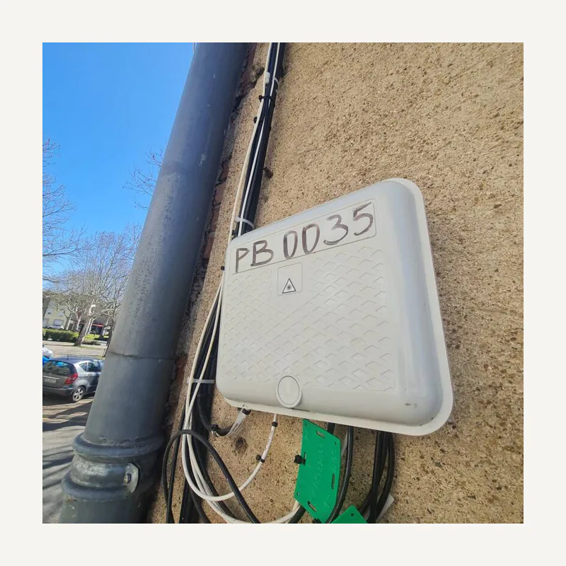 Boitier facade PBO A 08 FO equipe DE 06 SC SM